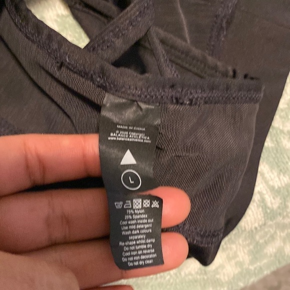 Balance Athletics Lux Bra size large but fits more like medium color black 👍🏽 - Picture 4 of 5